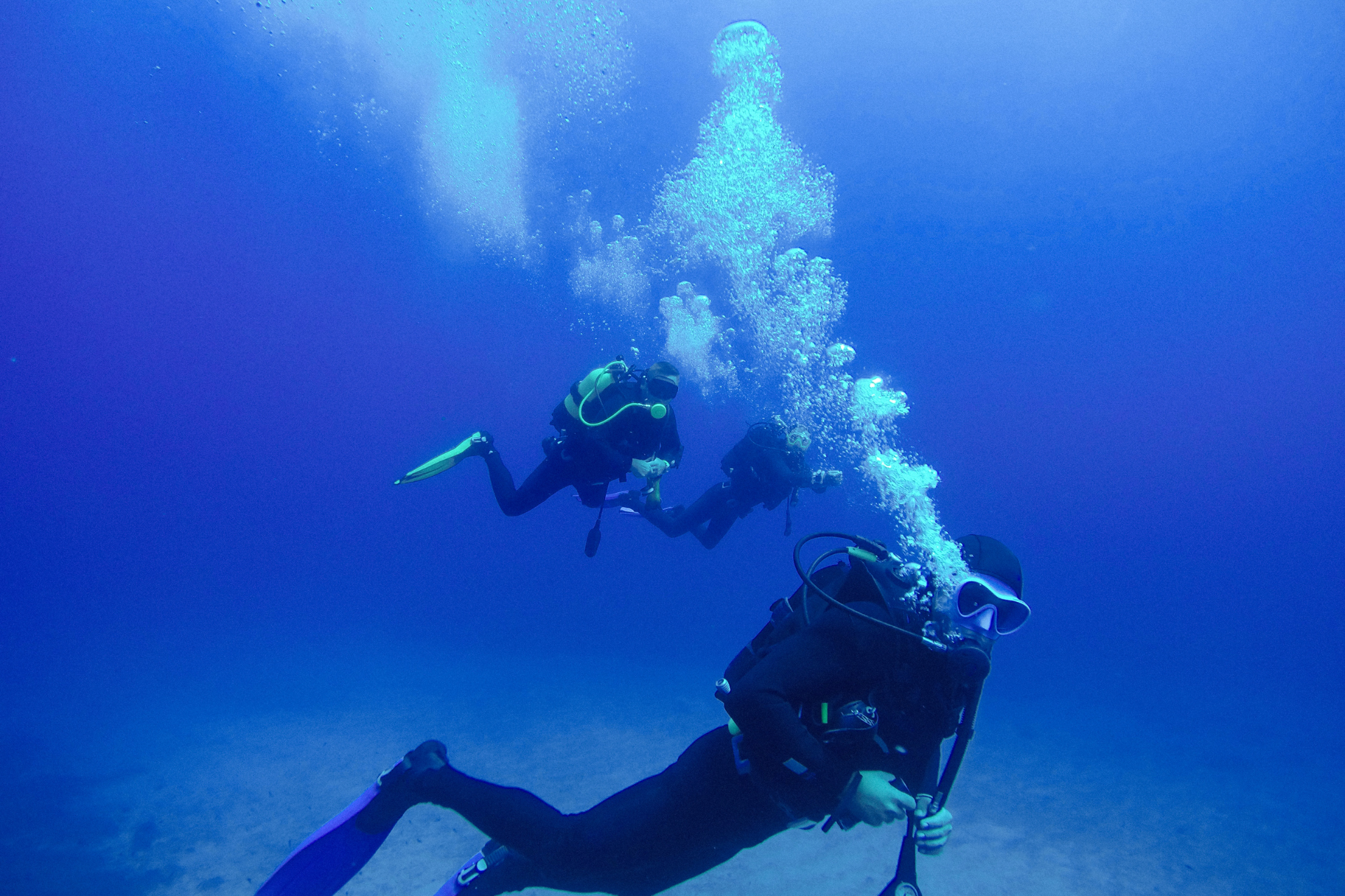 image of diving in Greece, beyond tourist trail