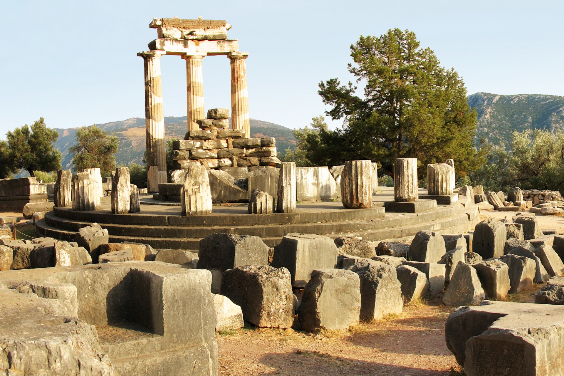 image of the ruins of Delphi, Greece